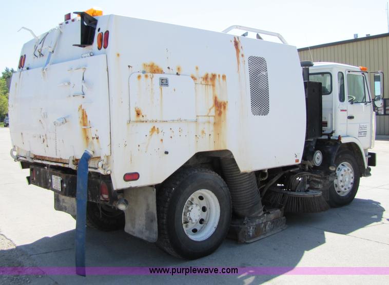 image for item 5277 1998 Mack Manager MS250P street sweeper vac