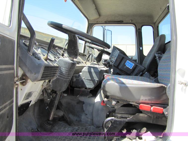 image for item 5277 1998 Mack Manager MS250P street sweeper vac