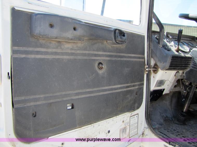 image for item 5277 1998 Mack Manager MS250P street sweeper vac