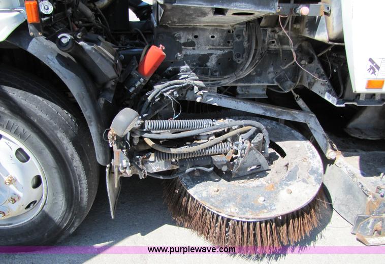 image for item 5277 1998 Mack Manager MS250P street sweeper vac