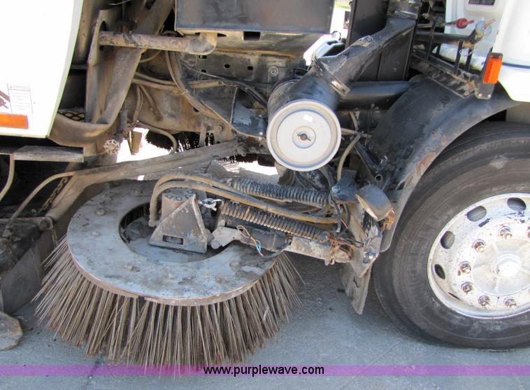 image for item 5277 1998 Mack Manager MS250P street sweeper vac