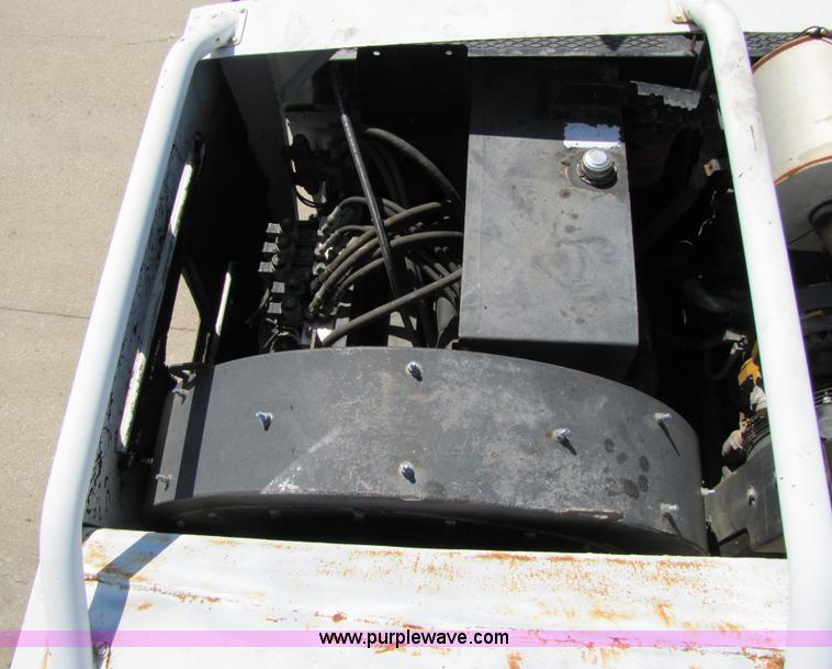 image for item 5277 1998 Mack Manager MS250P street sweeper vac