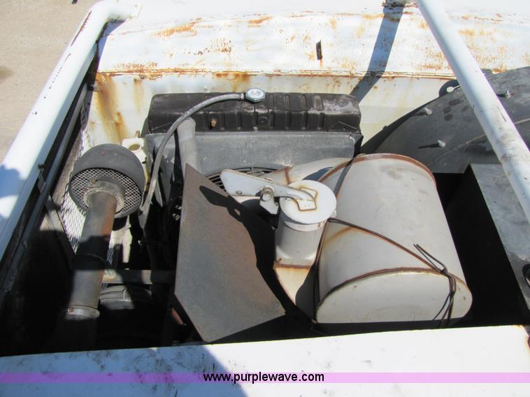 image for item 5277 1998 Mack Manager MS250P street sweeper vac