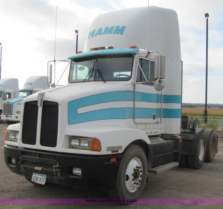 image for item 5289 1996 Kenworth Construct T400B semi truck