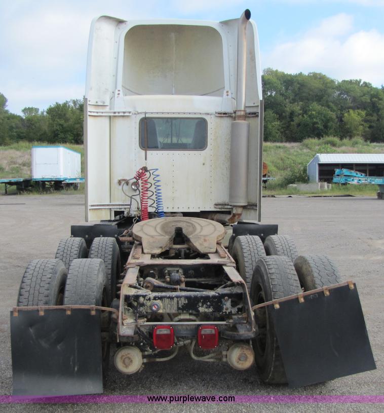 image for item 5289 1996 Kenworth Construct T400B semi truck