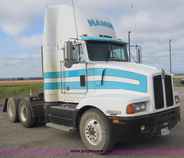 image for item 5289 1996 Kenworth Construct T400B semi truck