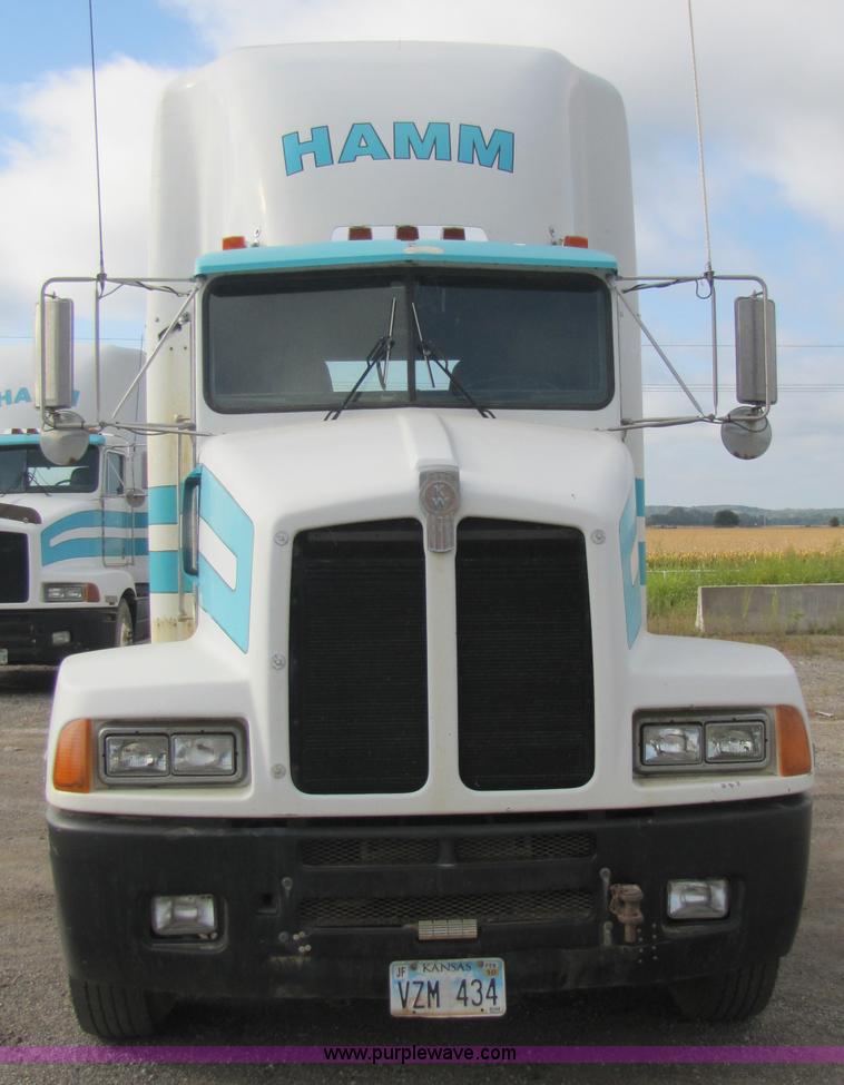 image for item 5289 1996 Kenworth Construct T400B semi truck