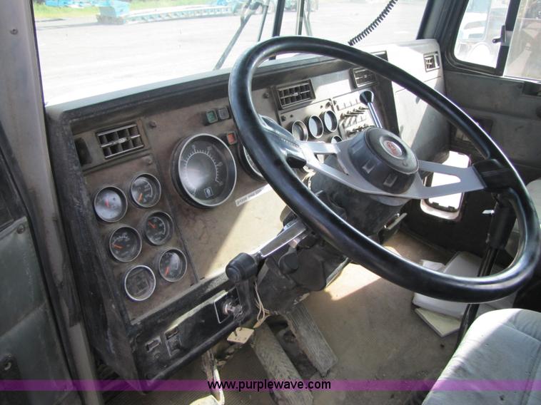 image for item 5289 1996 Kenworth Construct T400B semi truck