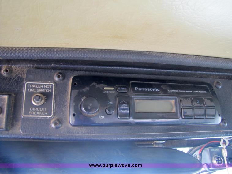 image for item 5289 1996 Kenworth Construct T400B semi truck