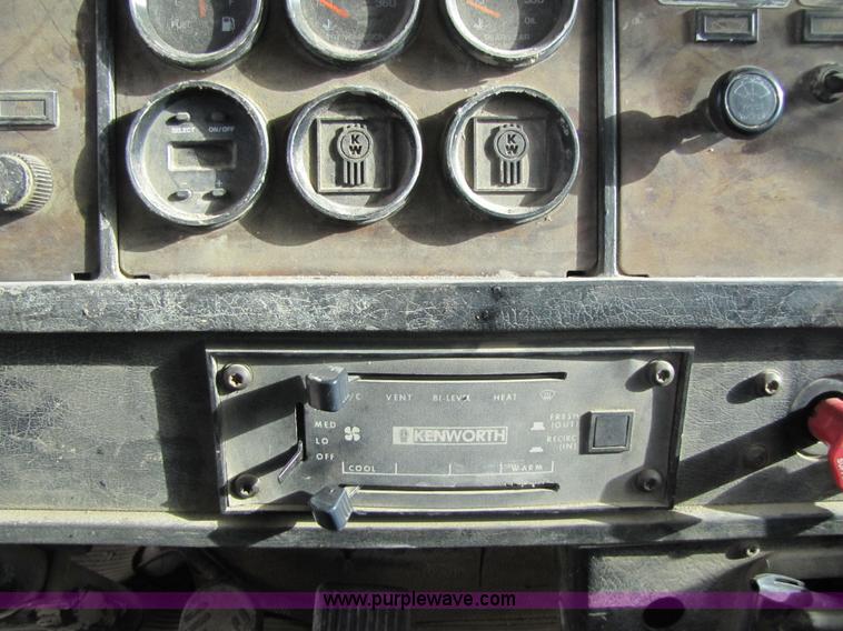 image for item 5289 1996 Kenworth Construct T400B semi truck