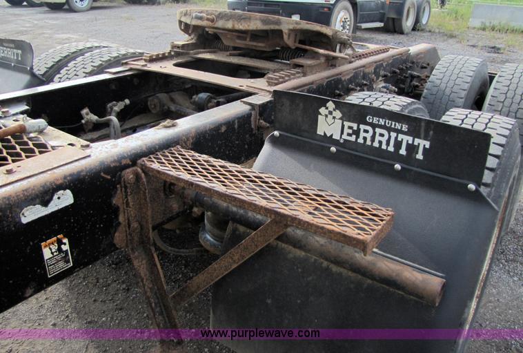 image for item 5289 1996 Kenworth Construct T400B semi truck