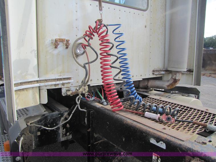 image for item 5289 1996 Kenworth Construct T400B semi truck