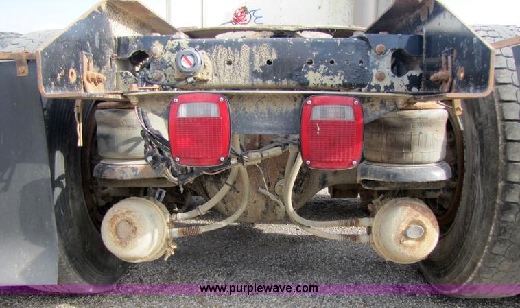 image for item 5289 1996 Kenworth Construct T400B semi truck