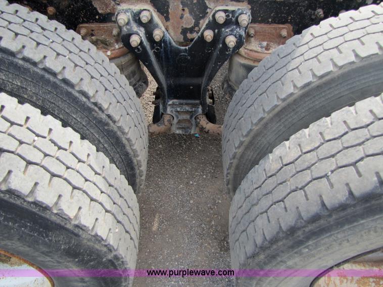 image for item 5289 1996 Kenworth Construct T400B semi truck