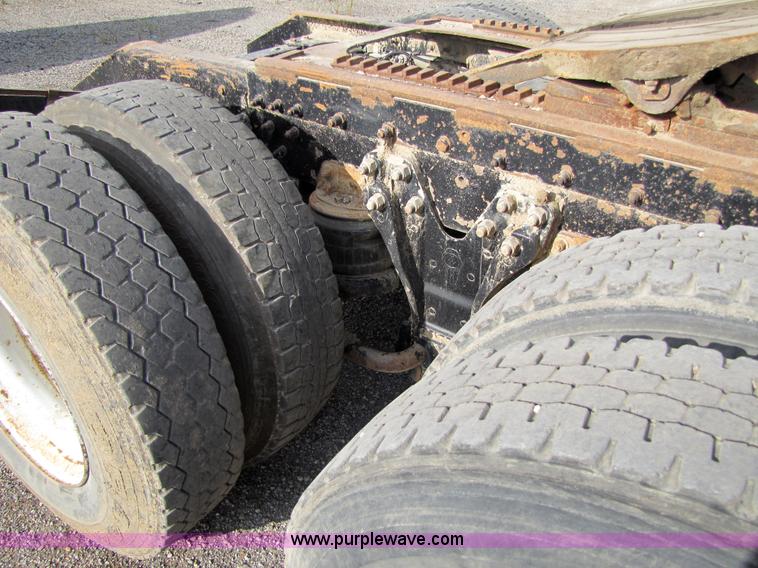 image for item 5289 1996 Kenworth Construct T400B semi truck