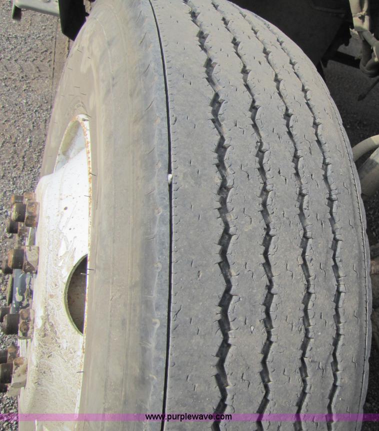 image for item 5289 1996 Kenworth Construct T400B semi truck