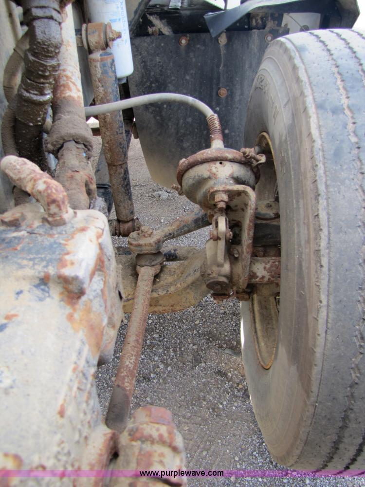 image for item 5289 1996 Kenworth Construct T400B semi truck