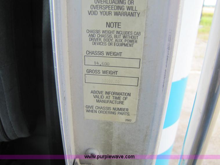 image for item 5289 1996 Kenworth Construct T400B semi truck