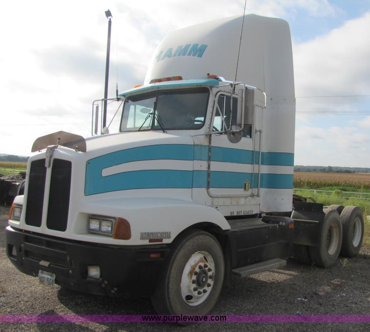image for item 5290 1995 Kenworth Construct T400 semi truck