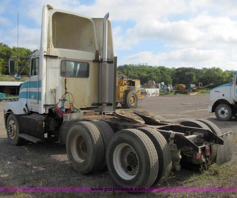 image for item 5290 1995 Kenworth Construct T400 semi truck