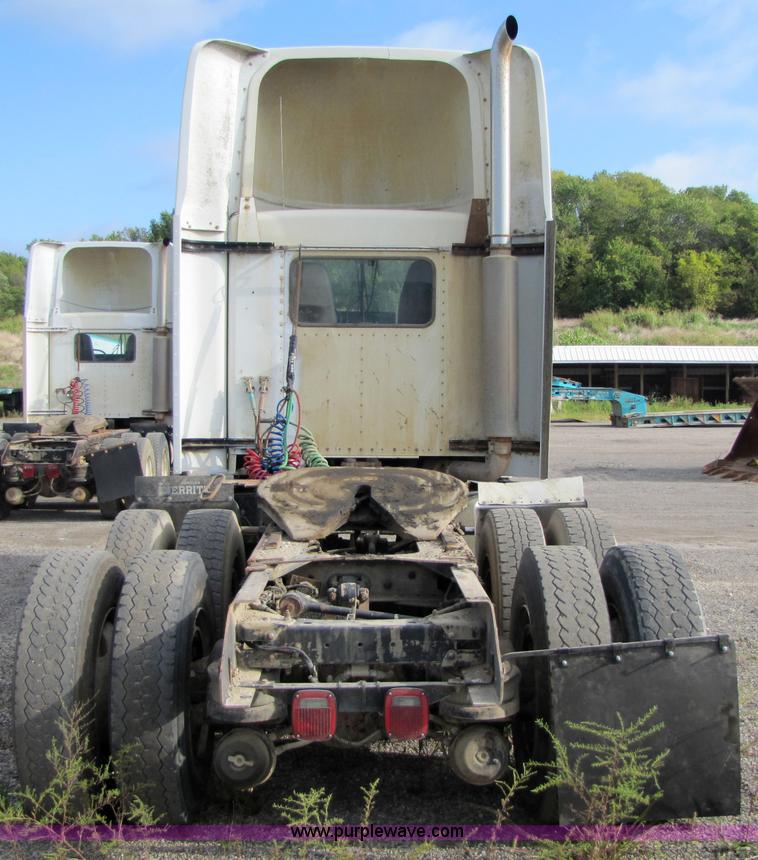 image for item 5290 1995 Kenworth Construct T400 semi truck