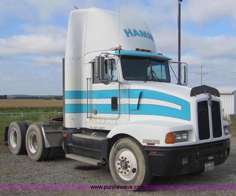 image for item 5290 1995 Kenworth Construct T400 semi truck