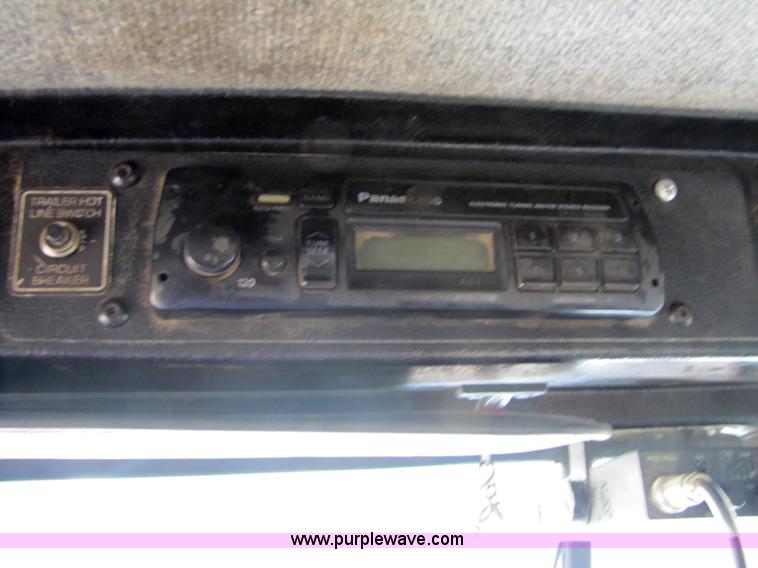 image for item 5290 1995 Kenworth Construct T400 semi truck