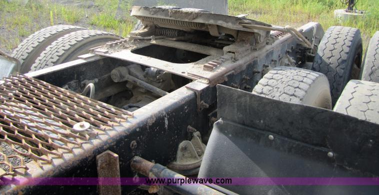 image for item 5290 1995 Kenworth Construct T400 semi truck