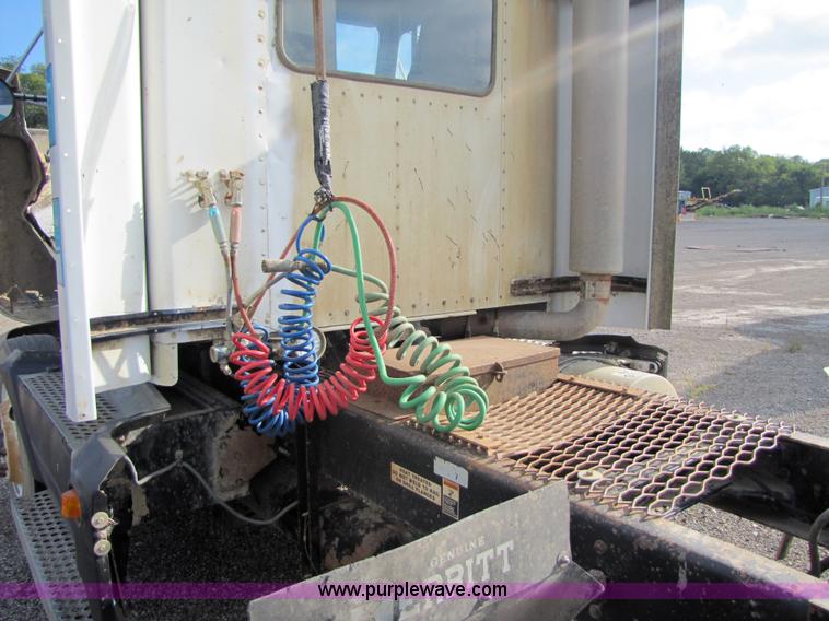 image for item 5290 1995 Kenworth Construct T400 semi truck