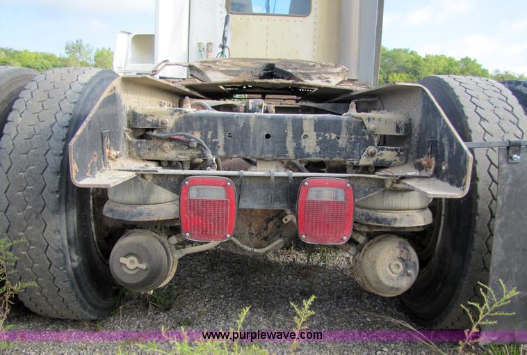 image for item 5290 1995 Kenworth Construct T400 semi truck