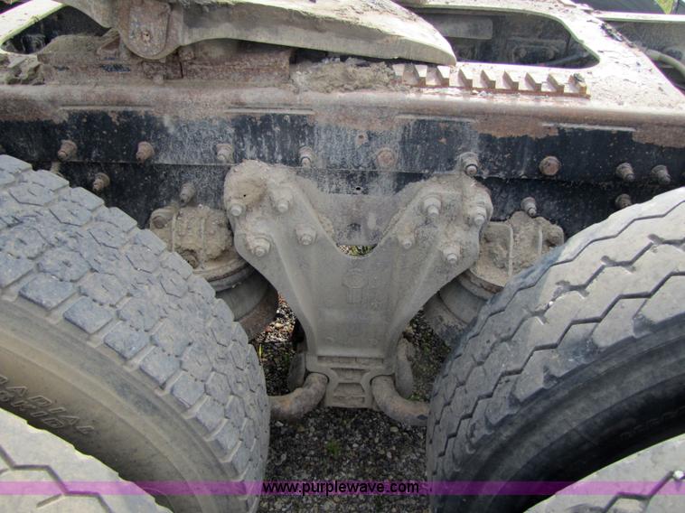 image for item 5290 1995 Kenworth Construct T400 semi truck