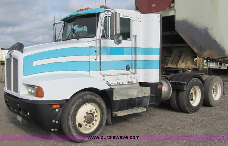 image for item 5291 1992 Kenworth Construct T400 semi truck