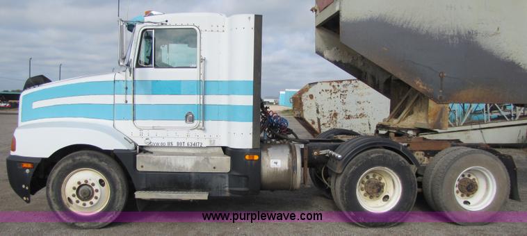 image for item 5291 1992 Kenworth Construct T400 semi truck