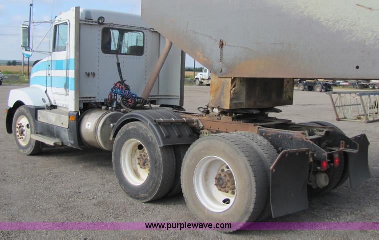image for item 5291 1992 Kenworth Construct T400 semi truck