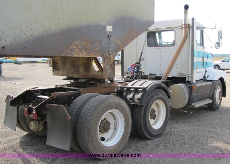 image for item 5291 1992 Kenworth Construct T400 semi truck