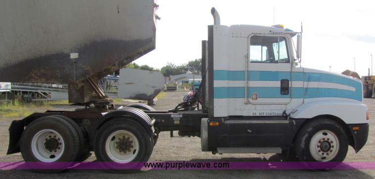 image for item 5291 1992 Kenworth Construct T400 semi truck