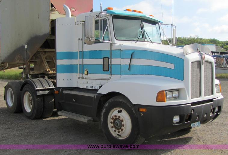 image for item 5291 1992 Kenworth Construct T400 semi truck