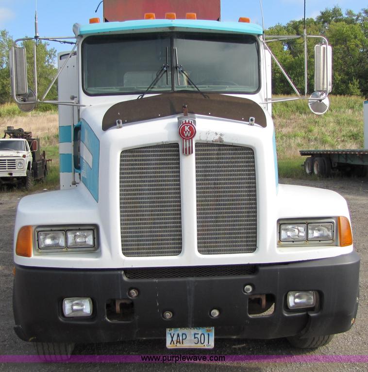 image for item 5291 1992 Kenworth Construct T400 semi truck