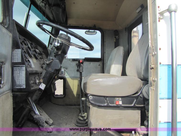 image for item 5291 1992 Kenworth Construct T400 semi truck