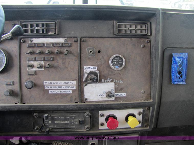 image for item 5291 1992 Kenworth Construct T400 semi truck