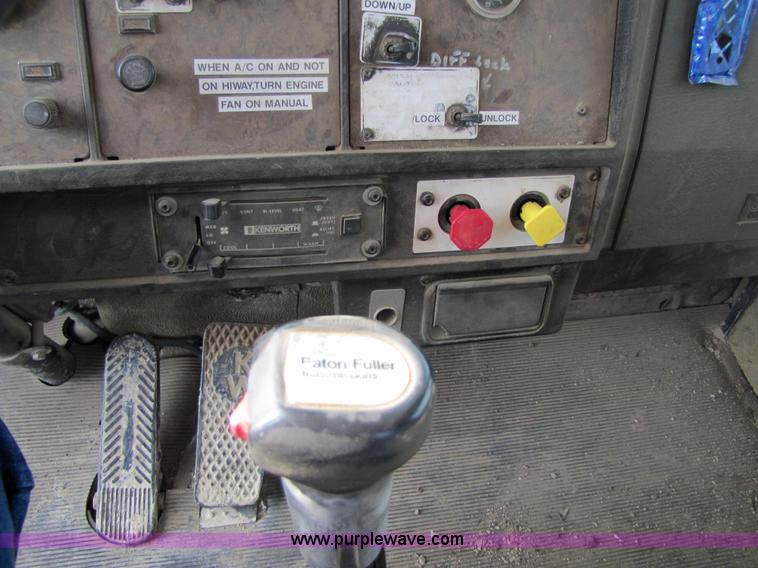 image for item 5291 1992 Kenworth Construct T400 semi truck