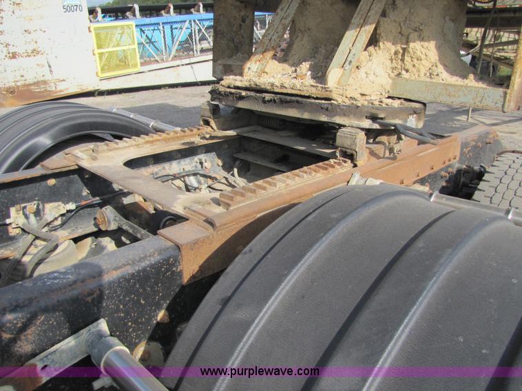 image for item 5291 1992 Kenworth Construct T400 semi truck