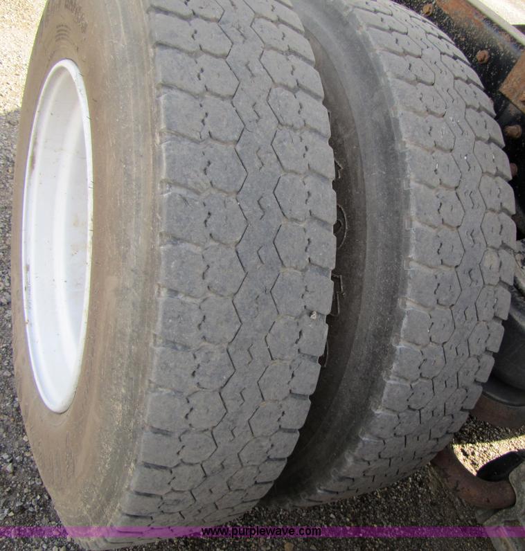 image for item 5291 1992 Kenworth Construct T400 semi truck