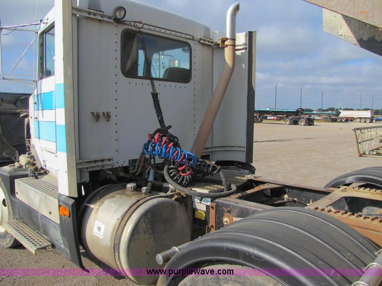 image for item 5291 1992 Kenworth Construct T400 semi truck