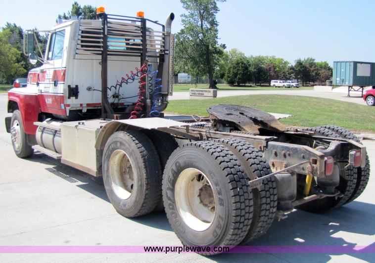 image for item 5292 1993 Ford LTL9000 truck