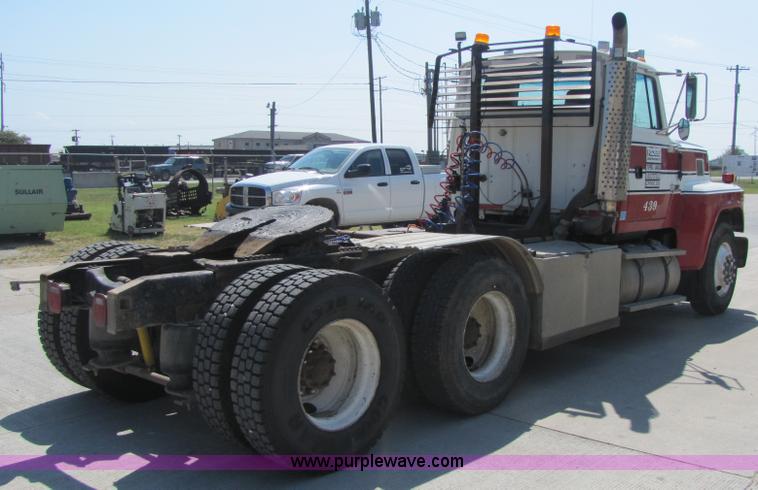 image for item 5292 1993 Ford LTL9000 truck