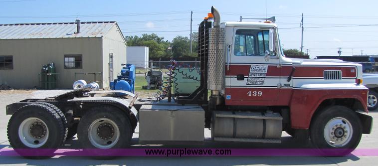 image for item 5292 1993 Ford LTL9000 truck