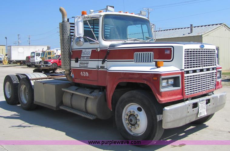 image for item 5292 1993 Ford LTL9000 truck