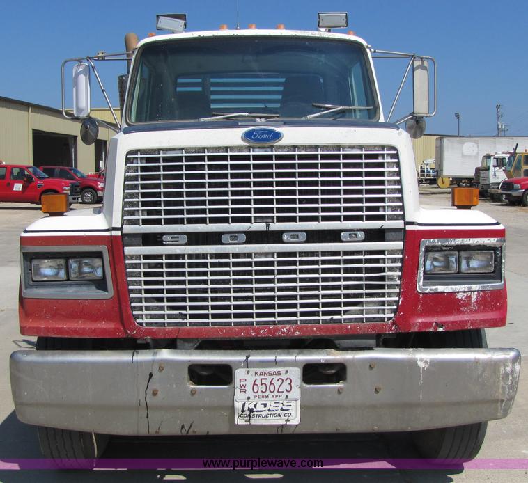 image for item 5292 1993 Ford LTL9000 truck