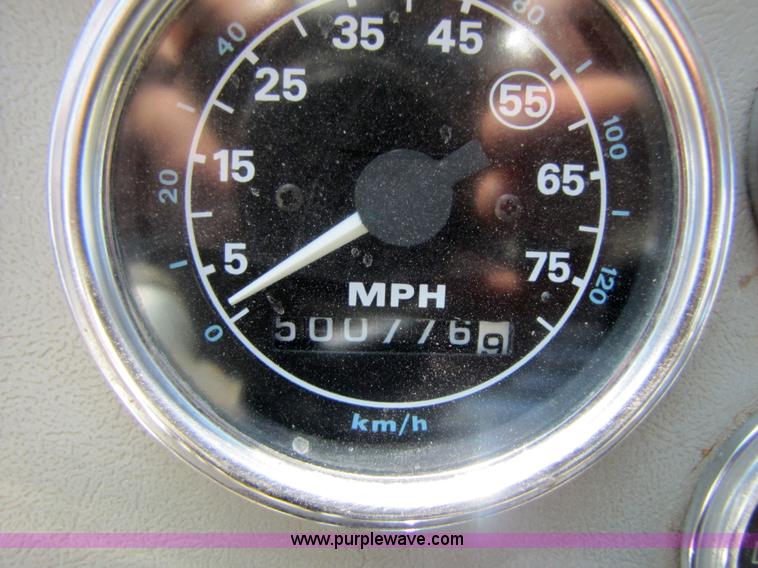 image for item 5292 1993 Ford LTL9000 truck